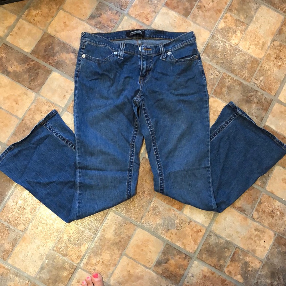 VGUC flat low rise size 10 jeans